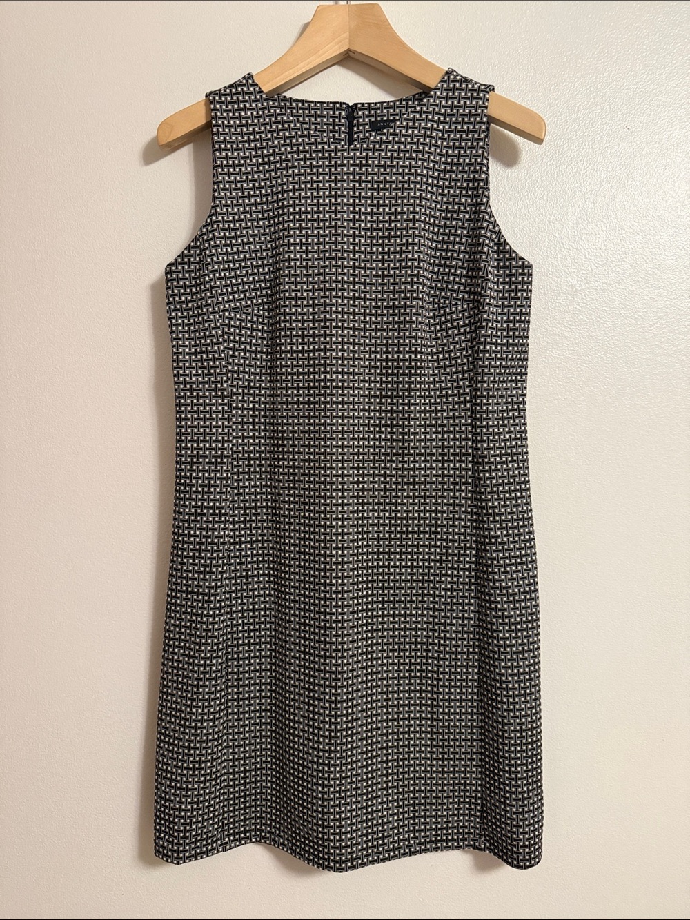 Ann Taylor Sleeveless Black and White Patterned Shift Dress